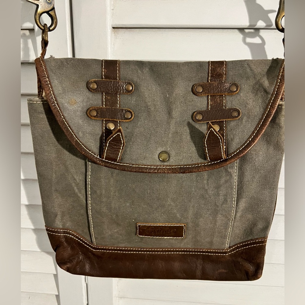 Sixtease feedbag shoulder bag